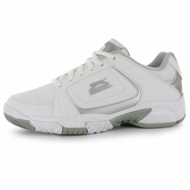 En klassisk tennissko som er solgt i en årrekke av Slazenger.